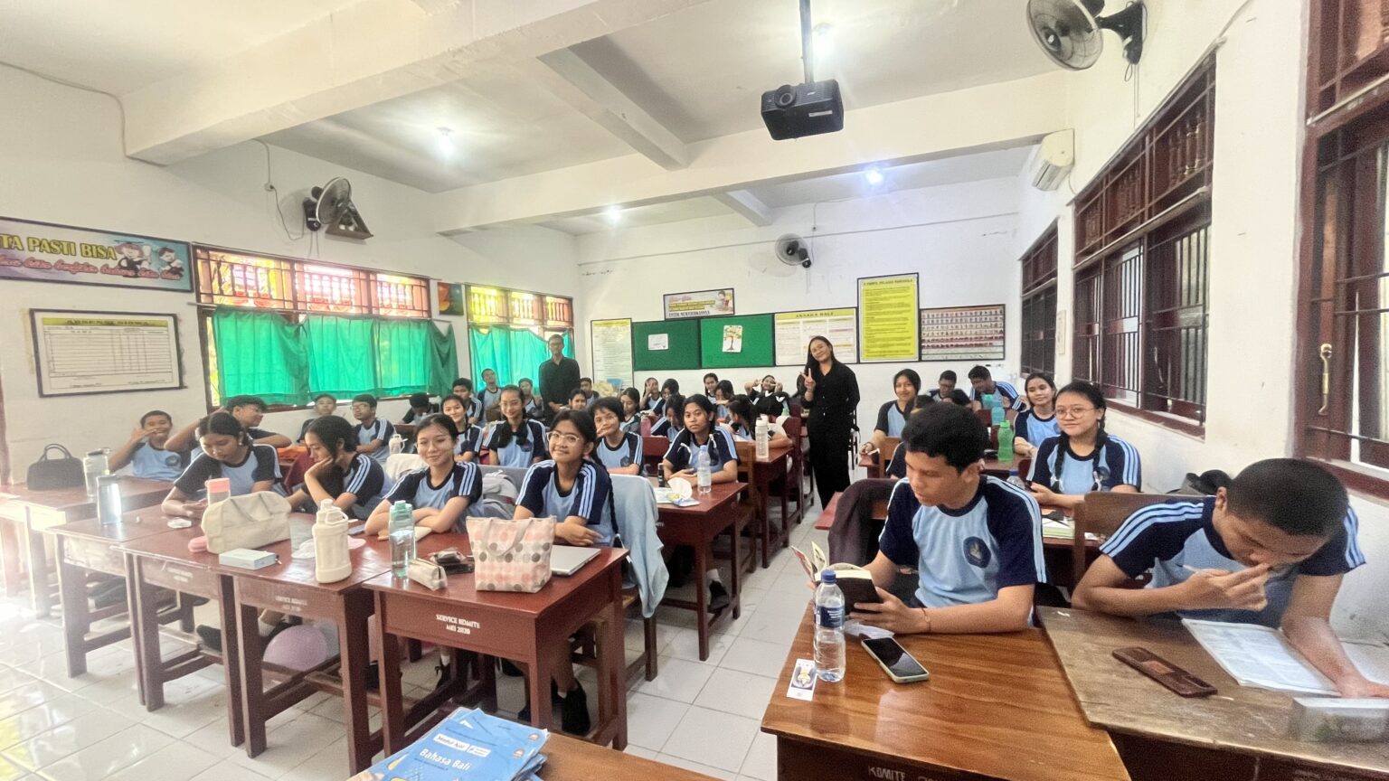 Sosialisasi Penggunaan Perpustakaan Digital Henbuk Di Smp Negeri 10